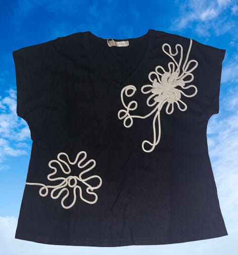 Blusa Bordada em Crochê