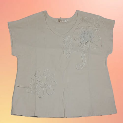 Blusa Bordada em Crochê